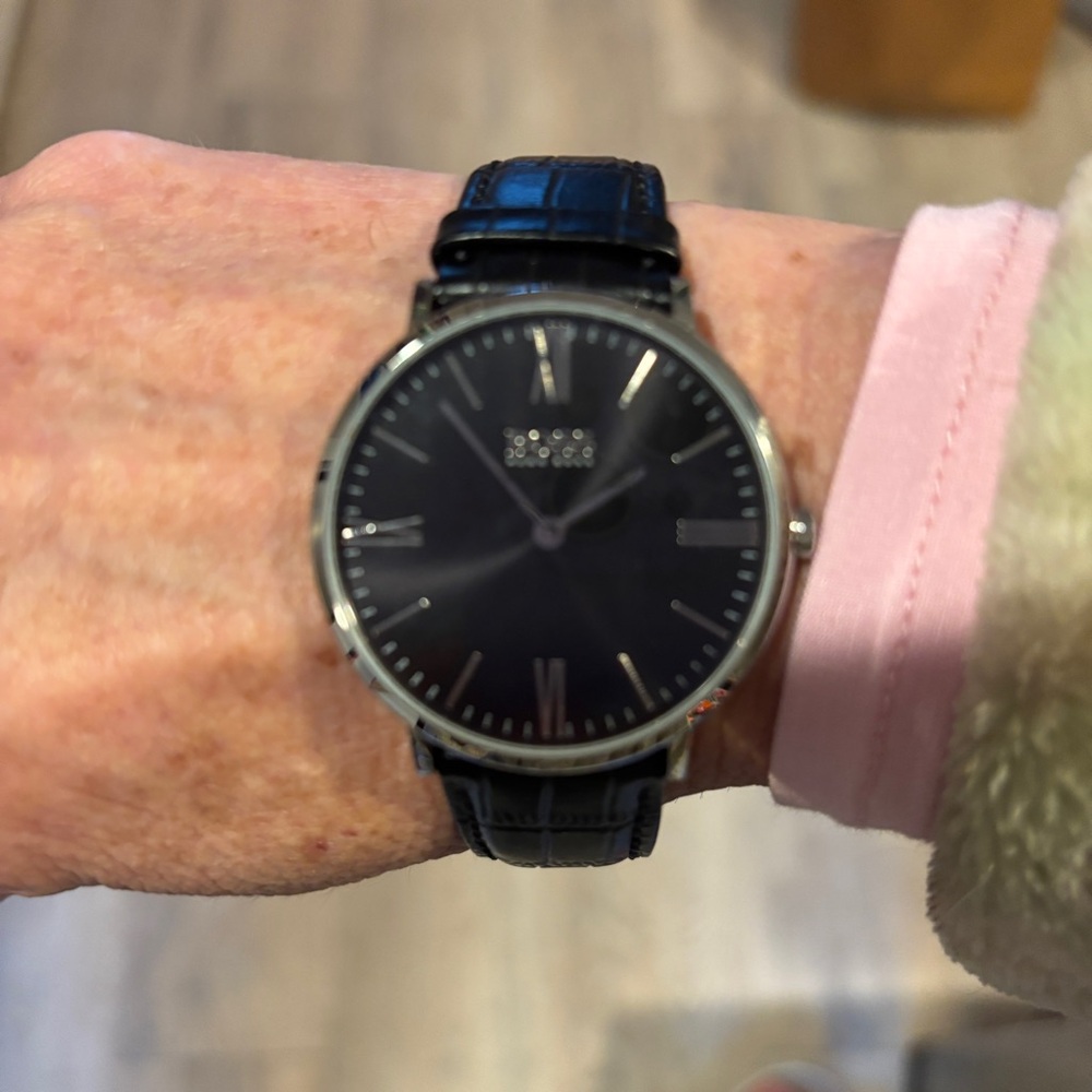 NEW IN BOX Hugo Boss Elegant Black Leather Men's Watch